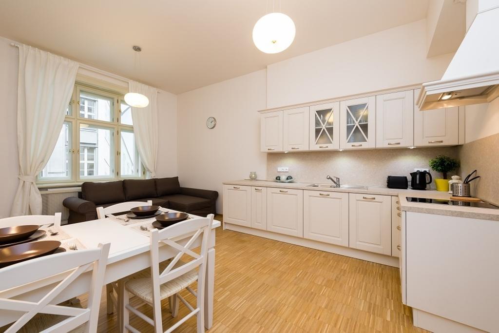 Modern Apartment Charvatova ปราก ภายนอก รูปภาพ
