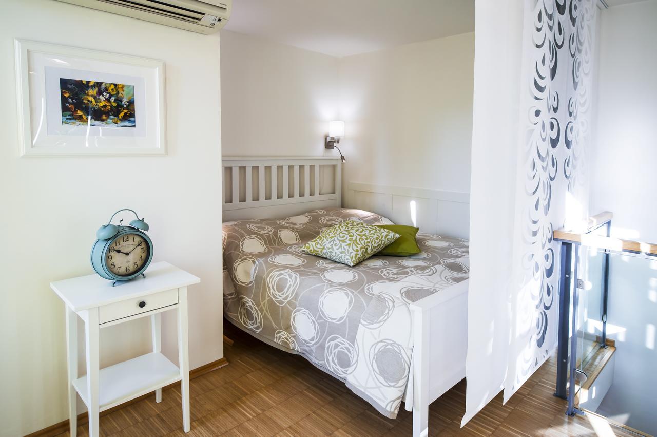 Modern Apartment Charvatova ปราก ภายนอก รูปภาพ
